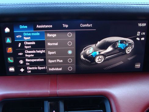 Used 2020 Porsche Taycan 4S image 21