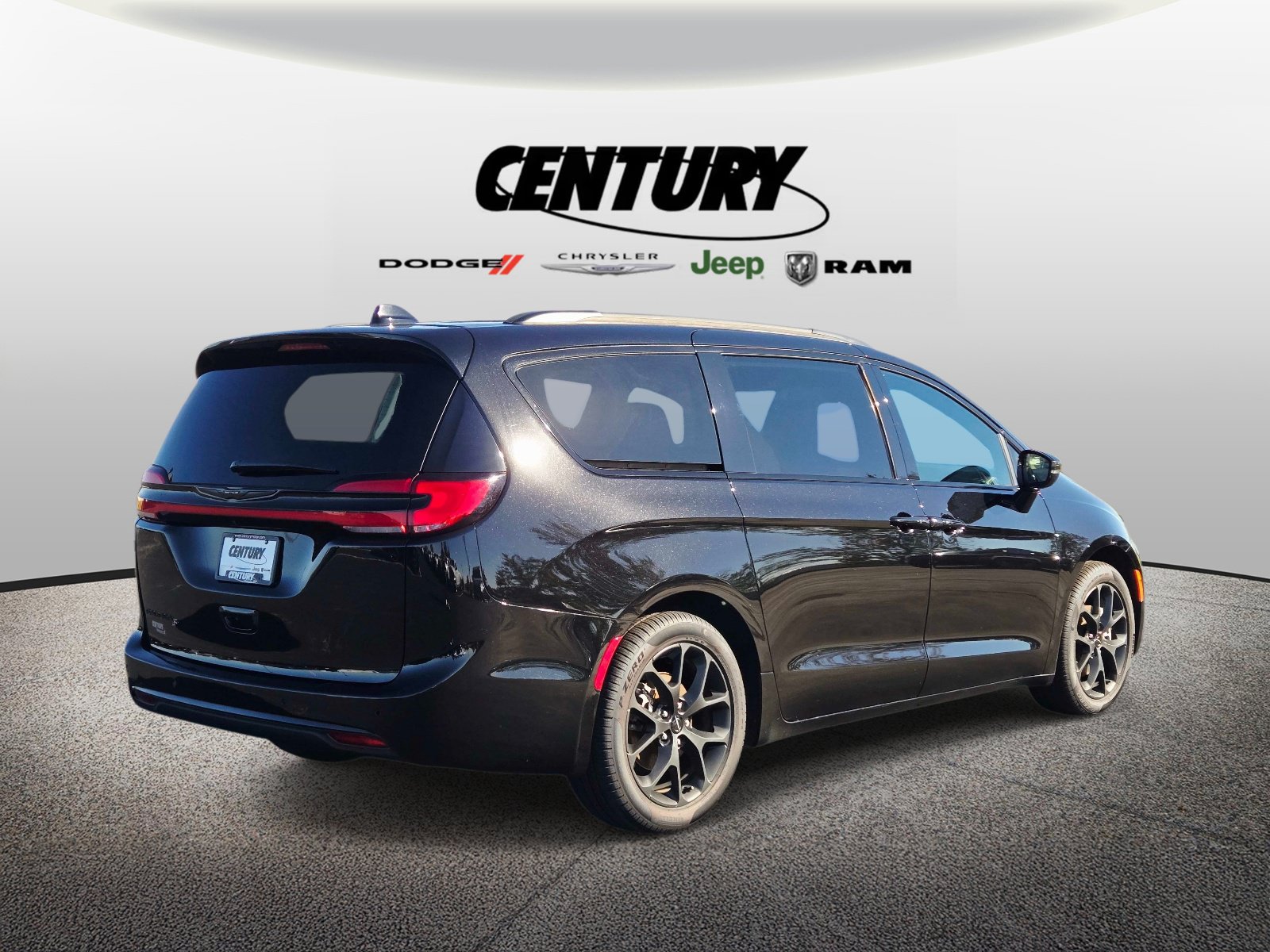 Used 2024 Chrysler Pacifica Touring-L FWD image 4
