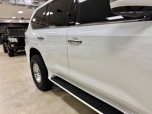 Used 2016 Lexus LX 570 4WD w/ Luxury Package image 18