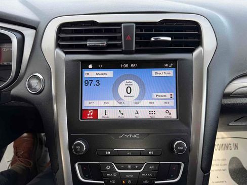 Used 2019 Ford Fusion SE image 26