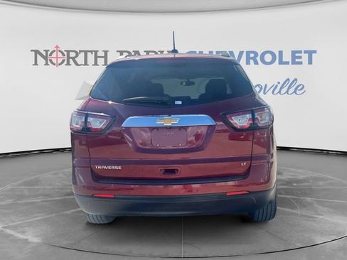 Used 2017 Chevrolet Traverse LT w/ Style and Technology Package FWD image 4