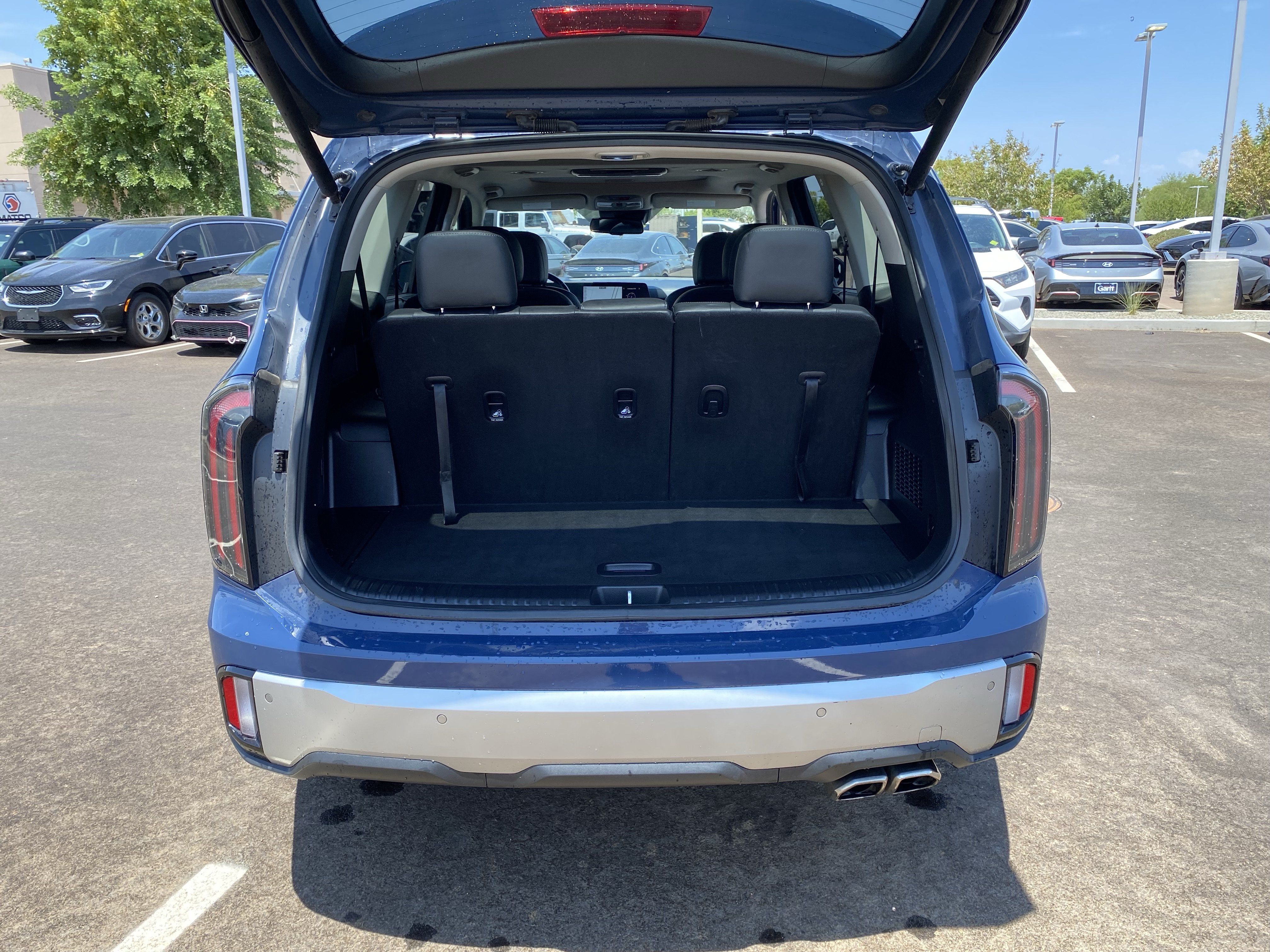Used 2023 Kia Telluride EX w/ EX Captain's Chair Package FWD image 15