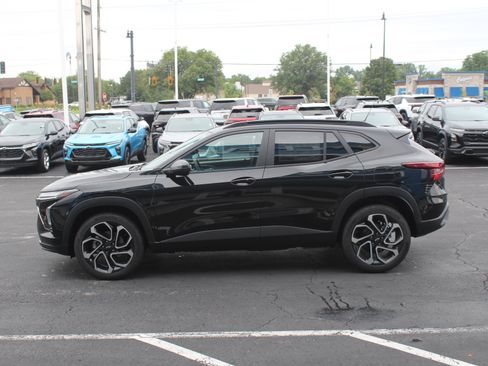 New 2026 Chevrolet Trax RS w/ Sunroof Package FWD image 6