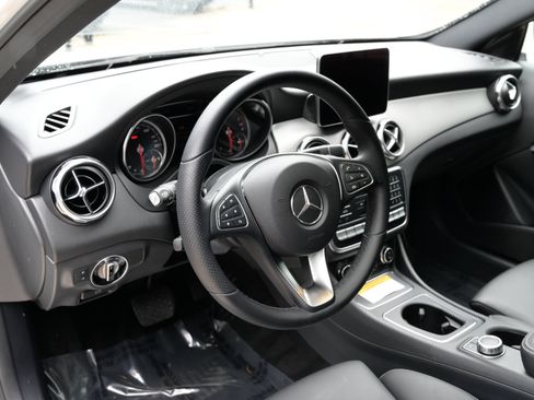 Used 2019 Mercedes-Benz GLA 250 4MATIC image 16