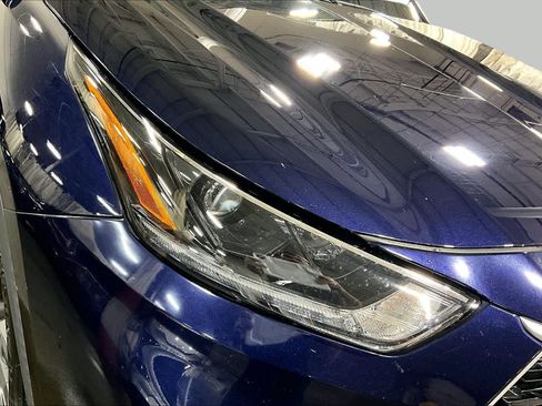 Used 2021 Toyota Highlander XLE AWD/4WD image 28