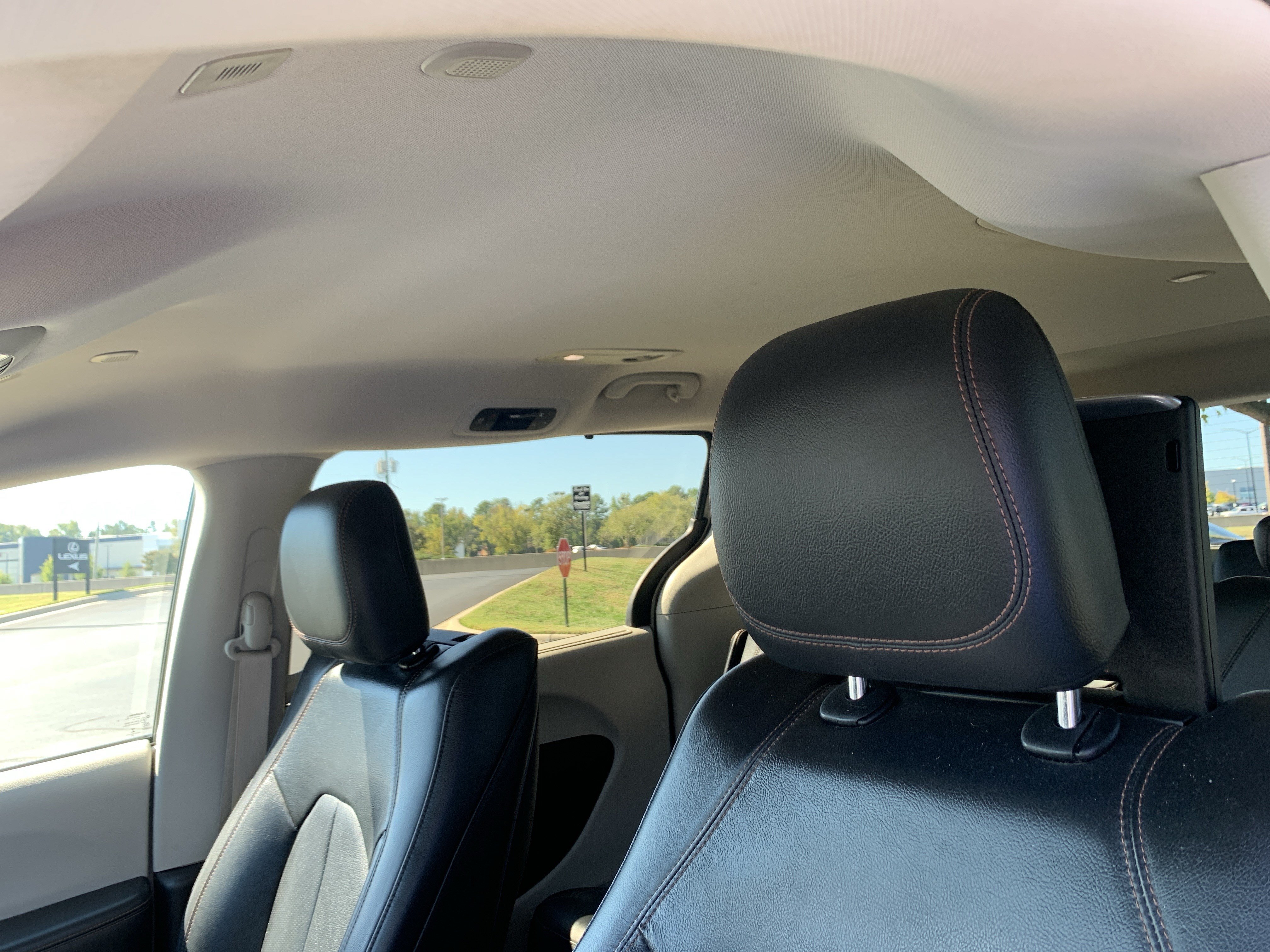 Used 2019 Chrysler Pacifica Touring-L Plus w/ Advanced Safetytec Group FWD image 28