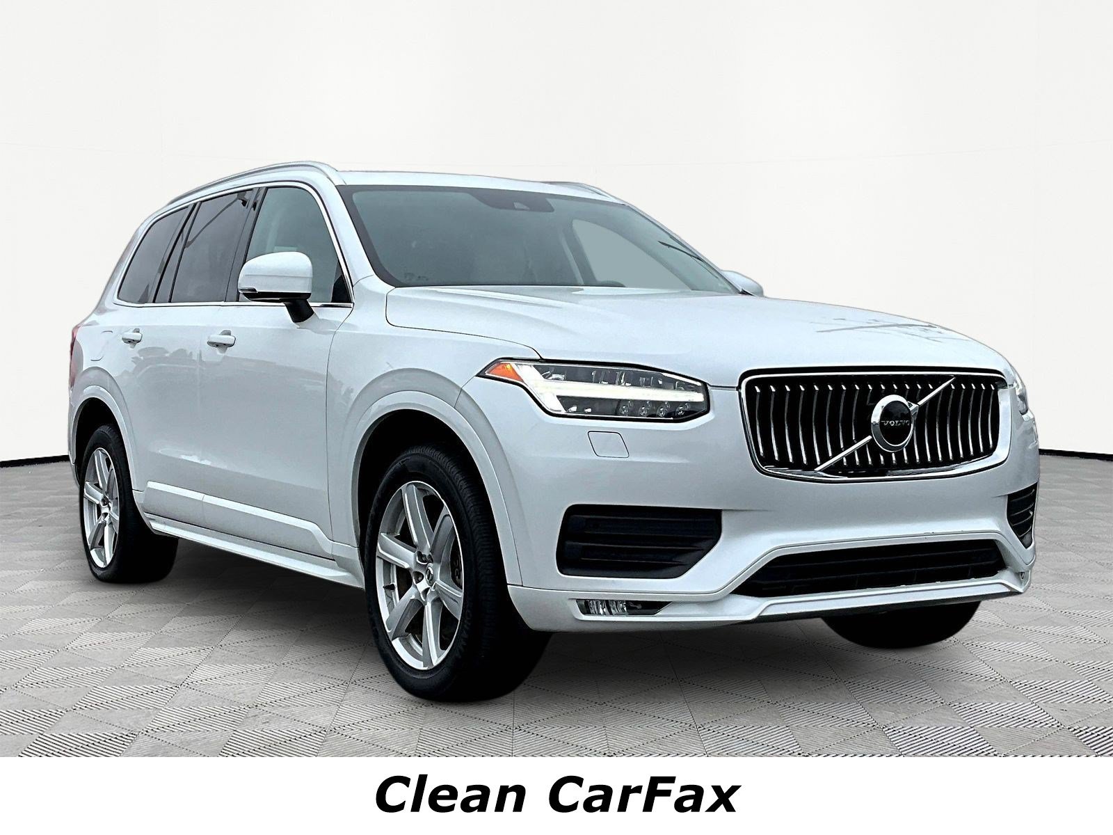 Used 2022 Volvo XC90 T5 Momentum AWD/4WD image 3