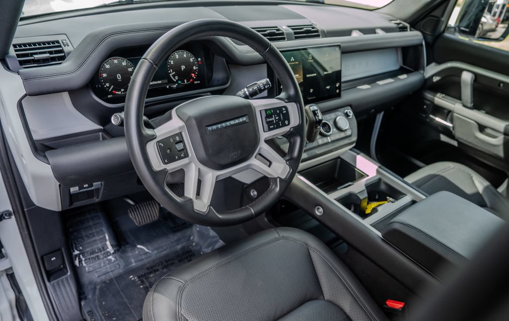 Used 2025 Land Rover Defender 110 S AWD/4WD image 4