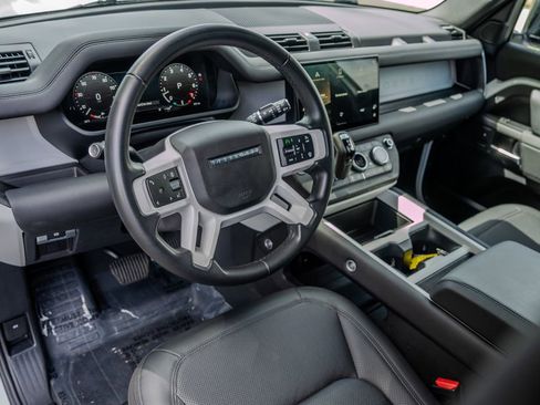 Used 2025 Land Rover Defender 110 S AWD/4WD image 4