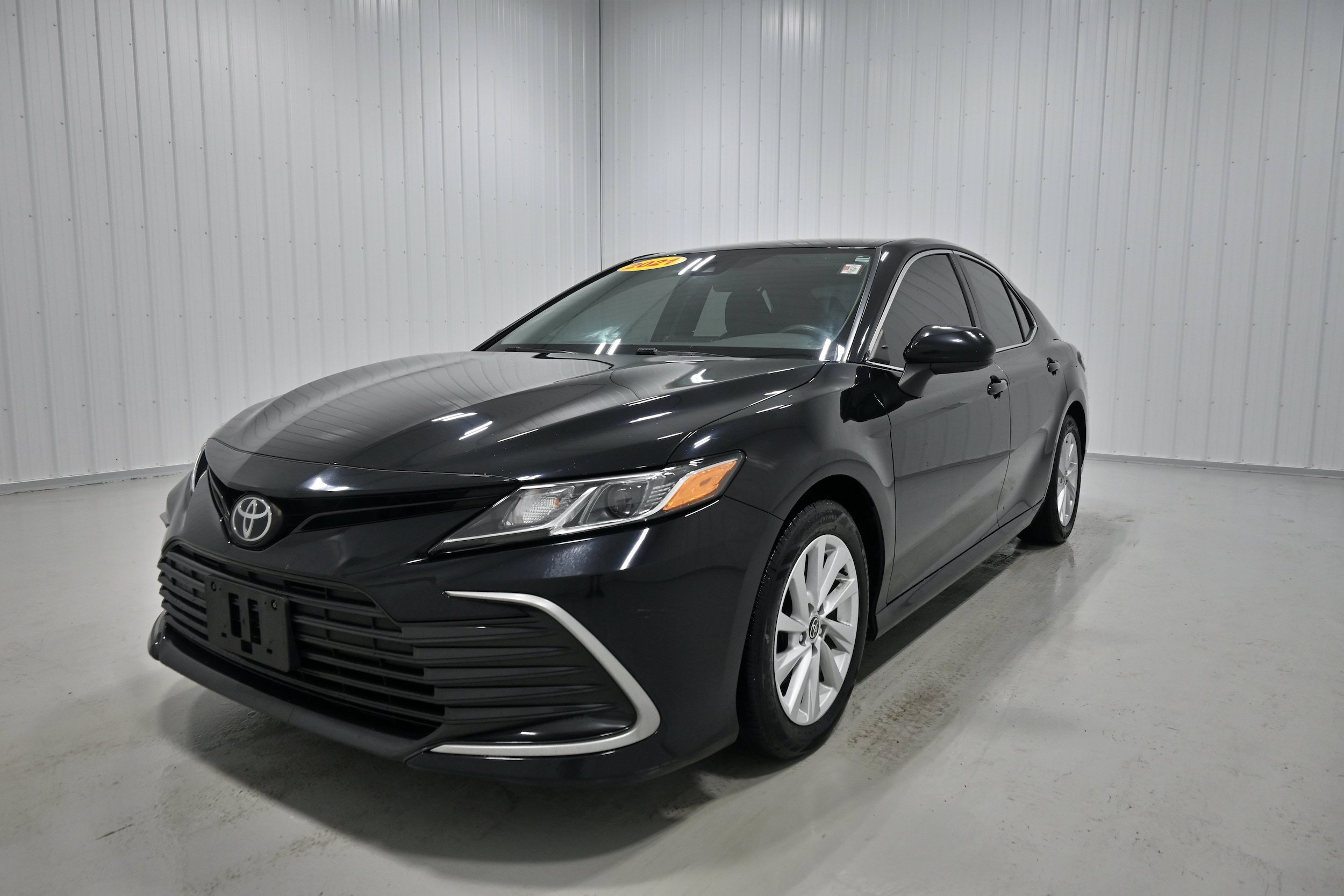 Used 2021 Toyota Camry LE AWD/4WD image 21