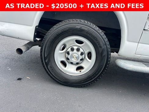 Used 2022 Chevrolet Express 2500 w/ Driver Convenience Package RWD image 7
