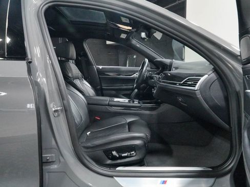 Used 2022 BMW 750i xDrive w/ Executive Package AWD/4WD image 42