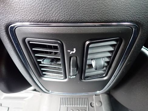 Used 2021 Jeep Grand Cherokee Laredo AWD/4WD image 18