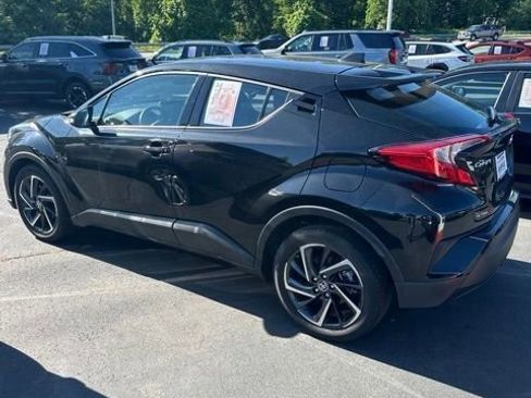Used 2022 Toyota C-HR Limited FWD image 11