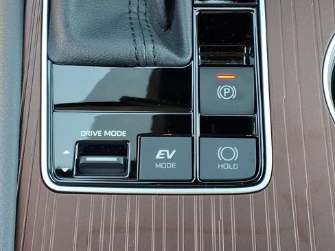 Used 2024 Toyota Sienna LE FWD image 18