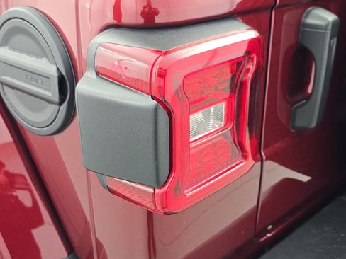 Used 2021 Jeep Wrangler Unlimited Sahara image 33