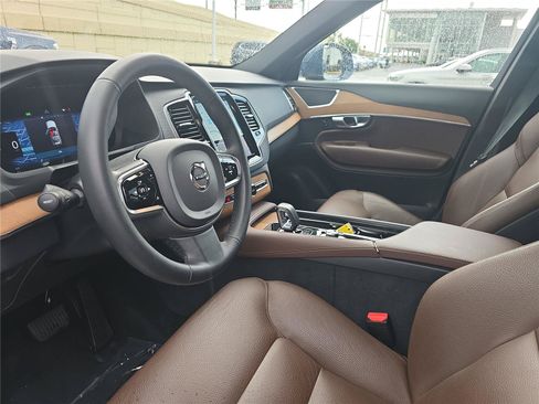 Used 2024 Volvo XC90 B5 Plus w/ Protection Package Premier AWD/4WD image 14
