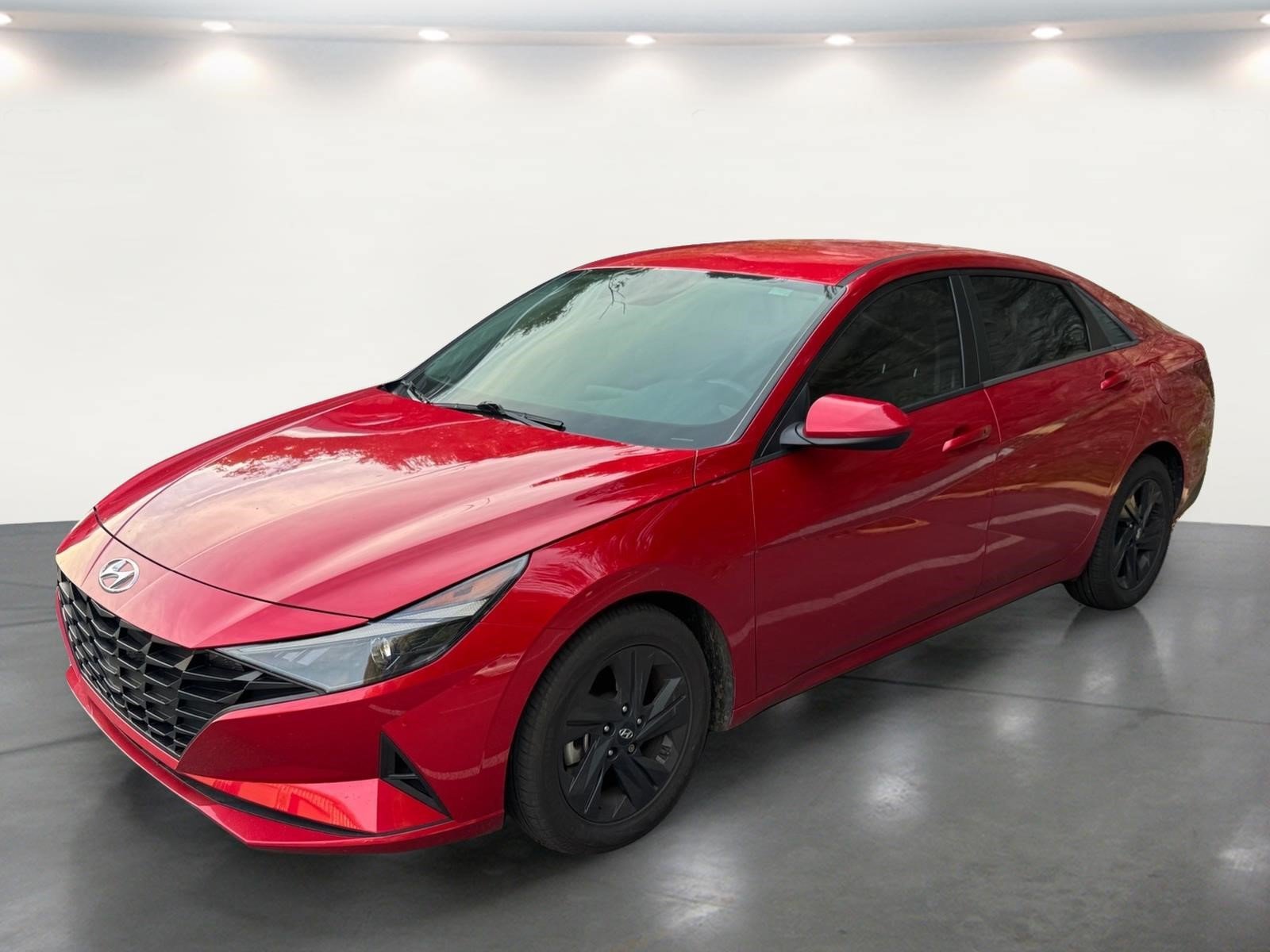 Used 2023 Hyundai Elantra SEL w/ Cargo Package FWD image 2