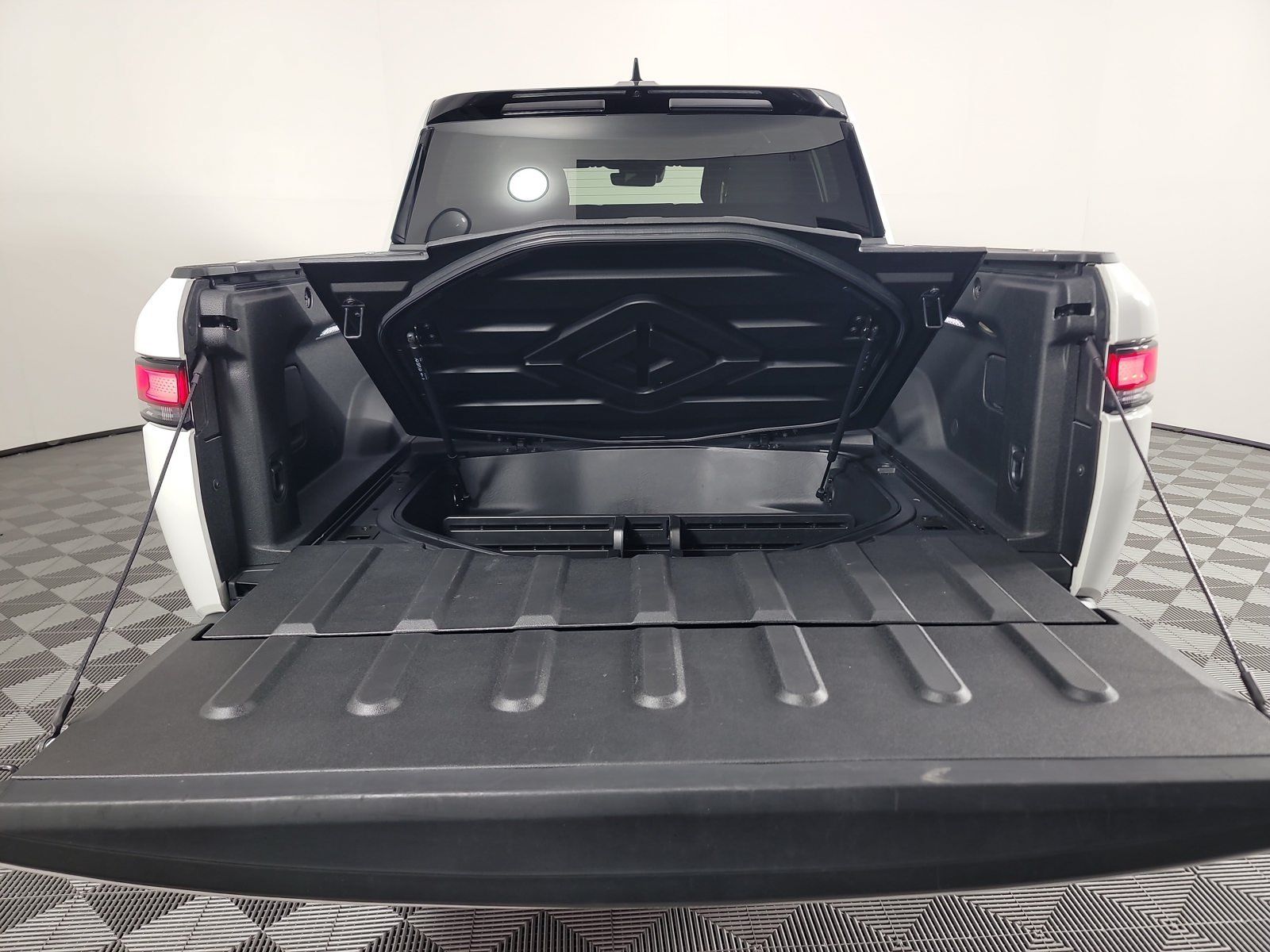 Used 2022 Rivian R1T Adventure AWD/4WD image 15