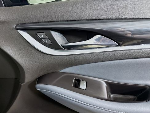 Used 2018 Buick Enclave Essence image 31