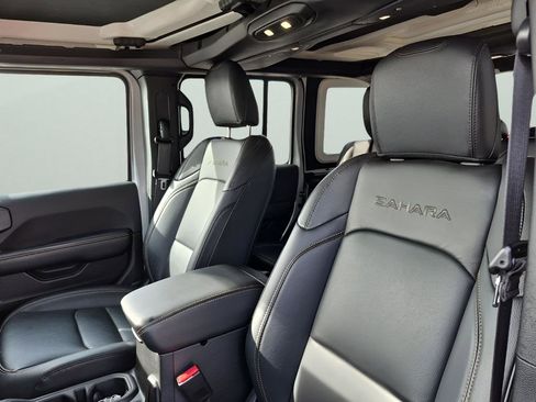 Used 2024 Jeep Wrangler Unlimited Sahara image 29