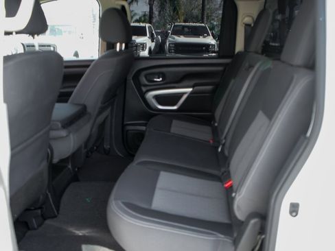 Used 2021 Nissan Titan SV image 29