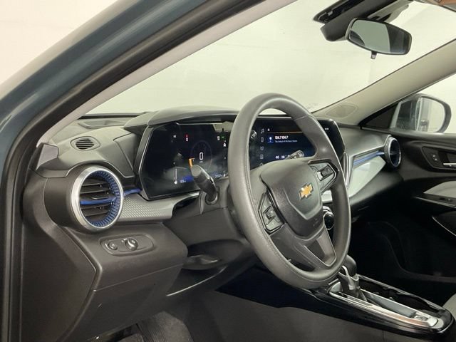 Used 2025 Chevrolet Trax LT FWD image 12