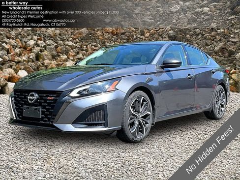 Used 2023 Nissan Altima 2.5 SR FWD image 1