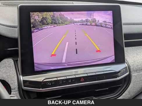 Used 2022 Jeep Compass Latitude FWD image 19