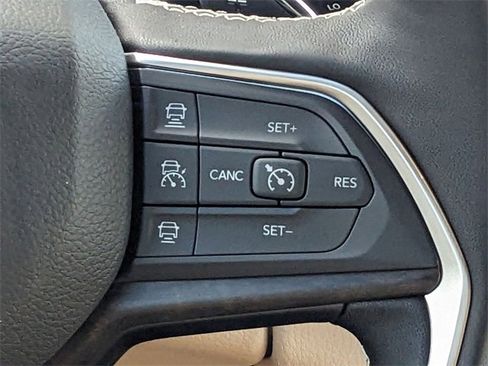 New 2025 Jeep Grand Cherokee Limited image 17