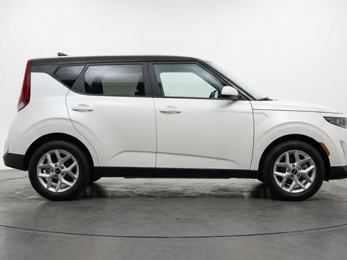 Used 2025 Kia Soul LX w/ LX Technology Package image 8