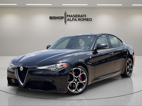 Used 2022 Alfa Romeo Giulia Ti RWD image 2