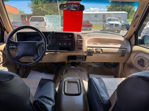 Used 1995 GMC Suburban 2500 AWD/4WD image 8