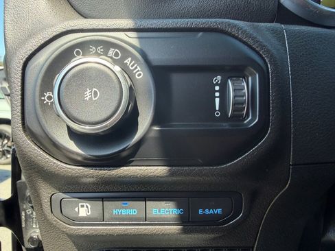 Used 2023 Jeep Wrangler Unlimited Sahara AWD/4WD image 17
