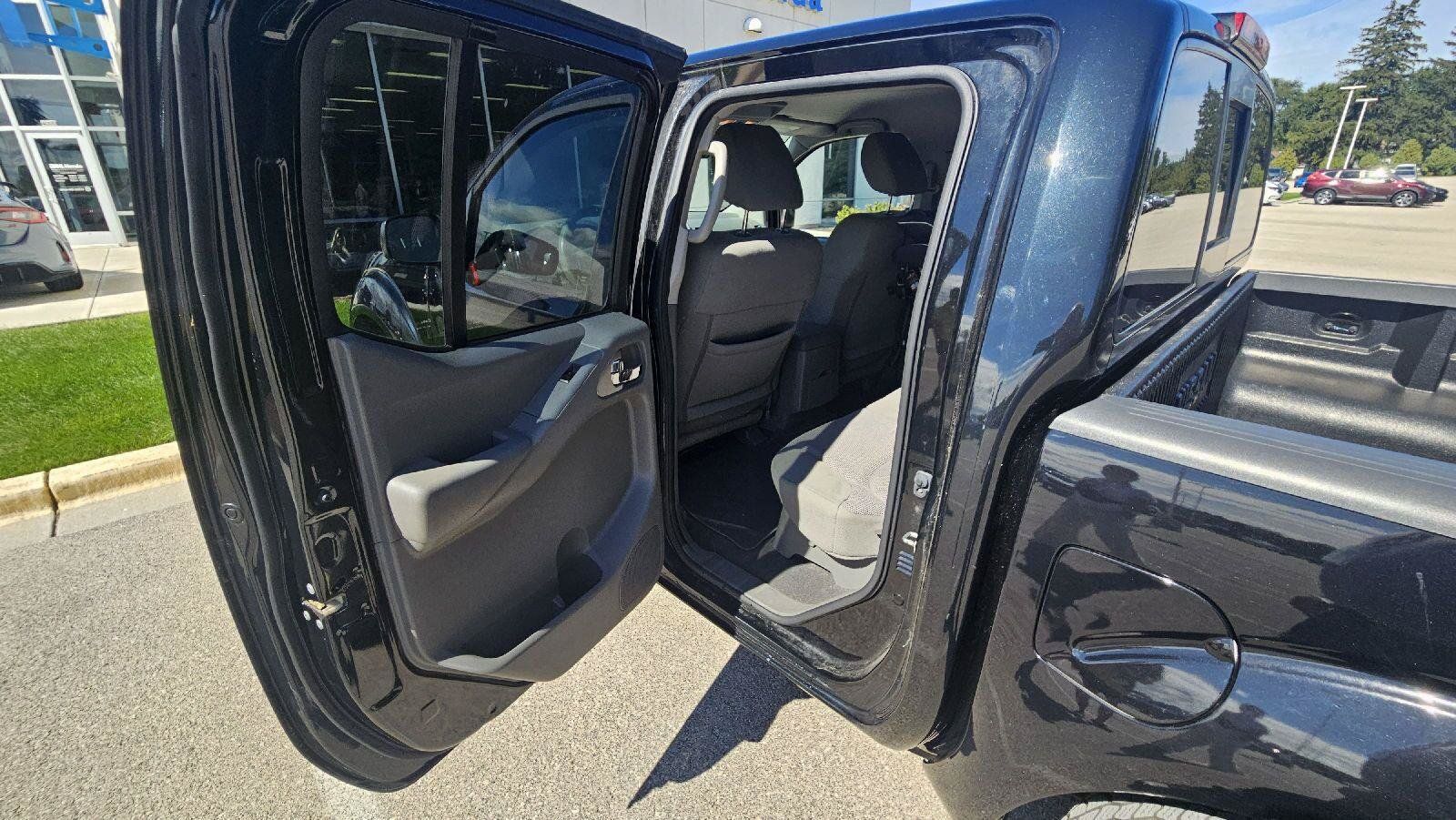Used 2019 Nissan Frontier SV AWD/4WD image 13