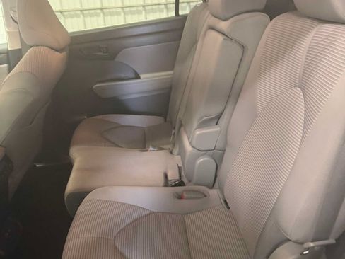 Used 2023 Toyota Highlander LE FWD image 12