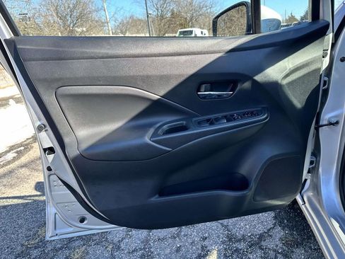 Used 2023 Nissan Versa SV FWD image 8