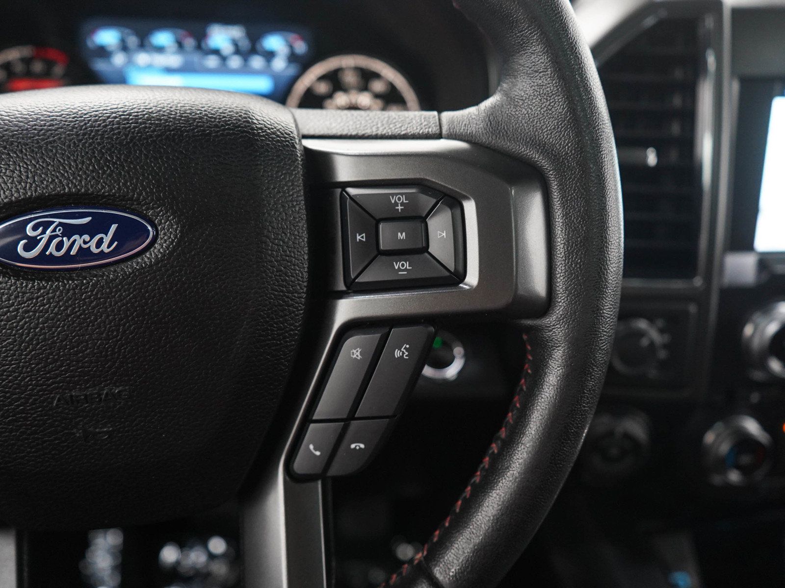 Used 2017 Ford F150 Lariat w/ Equipment Group 502A Luxury AWD/4WD image 27