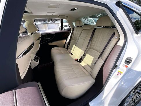 Used 2018 Lexus LS 500 w/ Interior Upgrade Package image 19