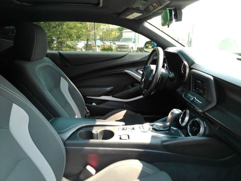 Certified 2020 Chevrolet Camaro LT RWD image 15