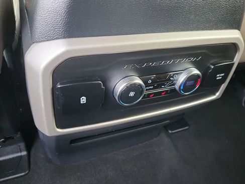 Used 2024 Ford Expedition Max Limited image 12