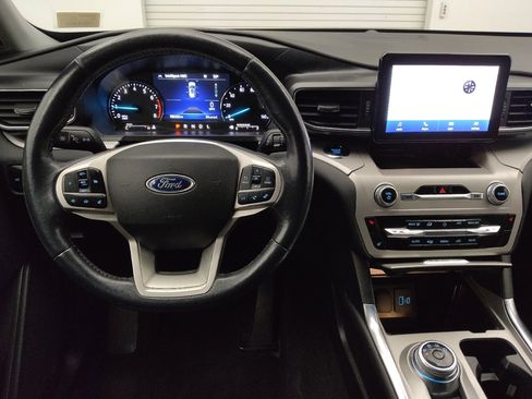 Used 2023 Ford Explorer XLT w/ Equipment Group 202A AWD/4WD image 22