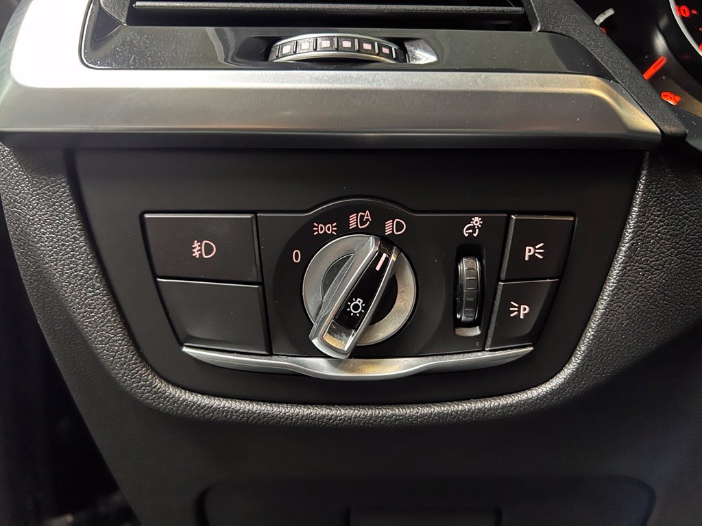 Used 2019 BMW X3 xDrive30i w/ Driving Assistance Package AWD/4WD image 39