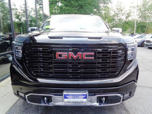 Used 2022 GMC Sierra 1500 Denali w/ Technology Package AWD/4WD image 2
