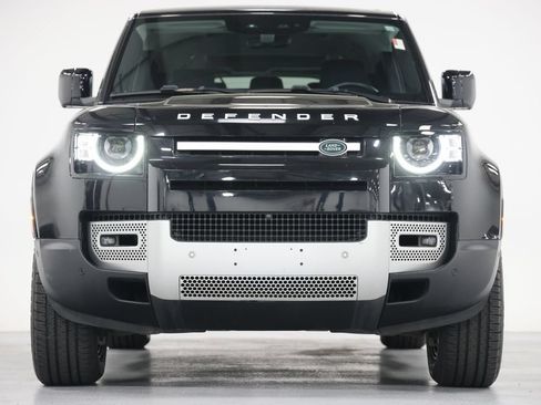Used 2023 Land Rover Defender 130 SE AWD/4WD image 2