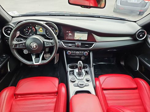 Used 2023 Alfa Romeo Giulia Veloce image 9