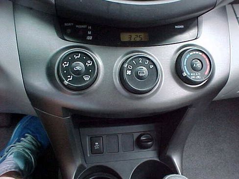 Used 2009 Toyota RAV4 4WD image 23