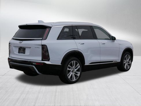 Used 2026 Cadillac Vistiq Luxury w/ LPO, Floor Liner Package AWD/4WD image 6