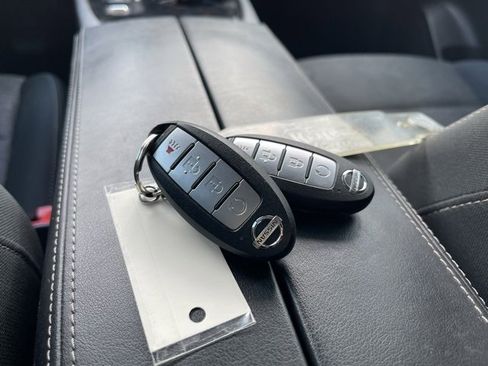 Certified 2021 Nissan Rogue SV image 25