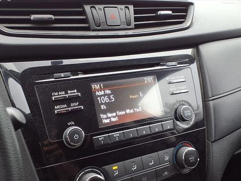 Used 2017 Nissan Rogue S w/ S Appearance Package image 7